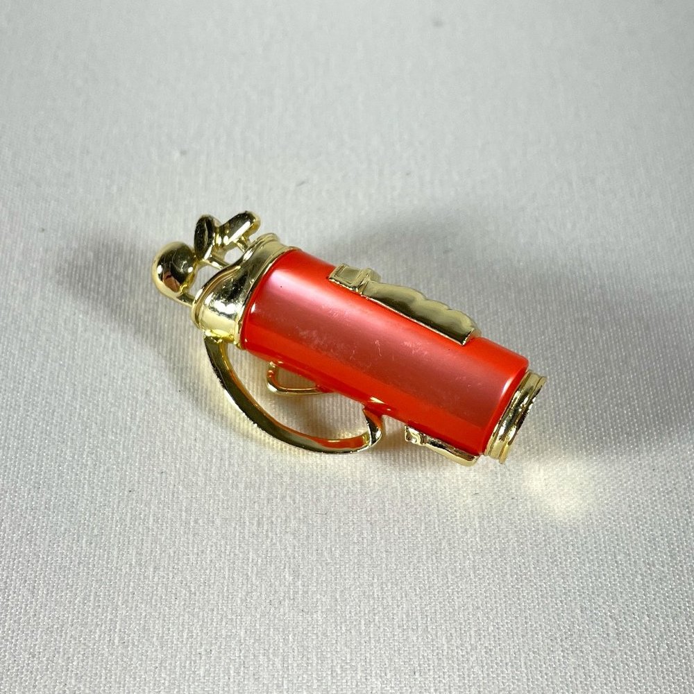 Brooch/Pin Peach Lucite Cabochon Golf Bag W/Gold Tone Golf Clubs & Accents.
